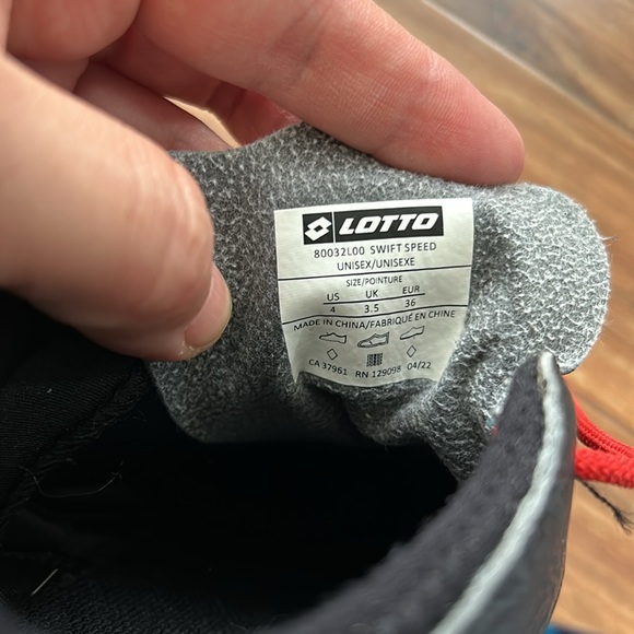 Lotto Junior Cleat
Soccer Indoor  for boys size US 4 - Picture 6 of 6
